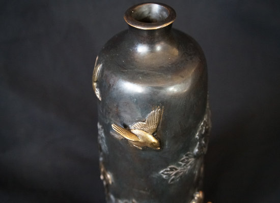 銅製金象嵌花瓶